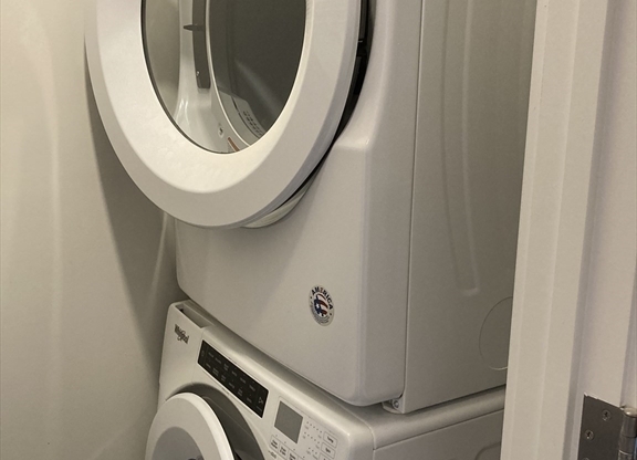 1 bed, 1 bath, 865 sqft, $3,000, Unit 401