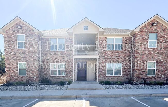 Hidden Creek Townhomes, Unit 112 - Cozy 2 Bedroom, 2 Bathroom Downstairs Home in Ennis, TX!