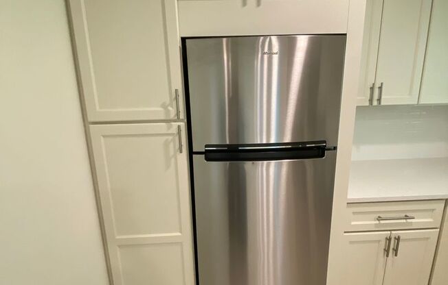 2 beds, 1 bath, 850 sqft, $1,395, Unit 301