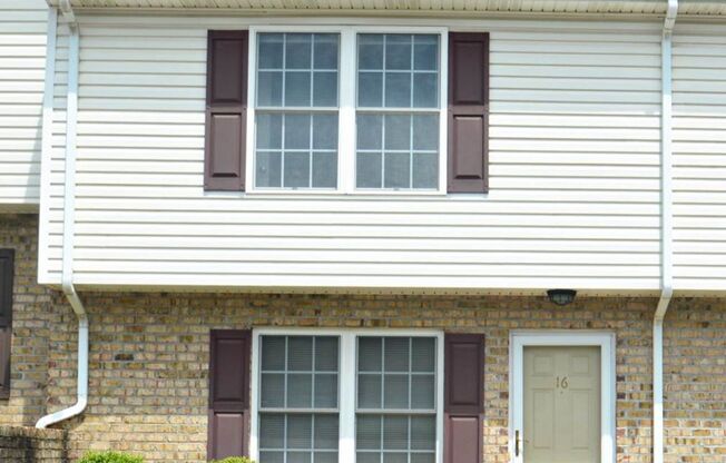 2 BR 2.5 BTH Townhouse off Wards Ferry Rd