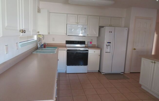 3 beds, 2 baths, $1,750