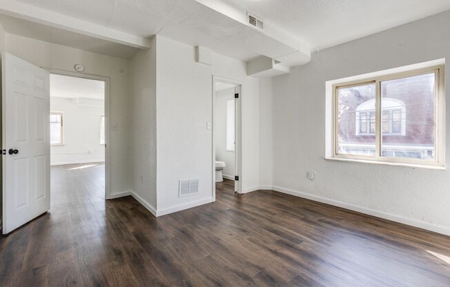 1 bed, 1 bath, $1,050, Unit Apt 8