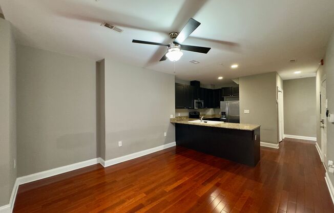 Apartment Units with In-Unit Laundry in Mt Vernon, Baltimore, MD!