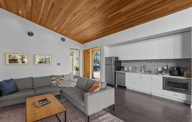 RangeApartments_Bend_OR_CommunityRoom