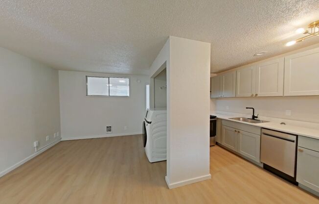 3 beds, 1 bath, 755 sqft, $2,347, Unit 30A