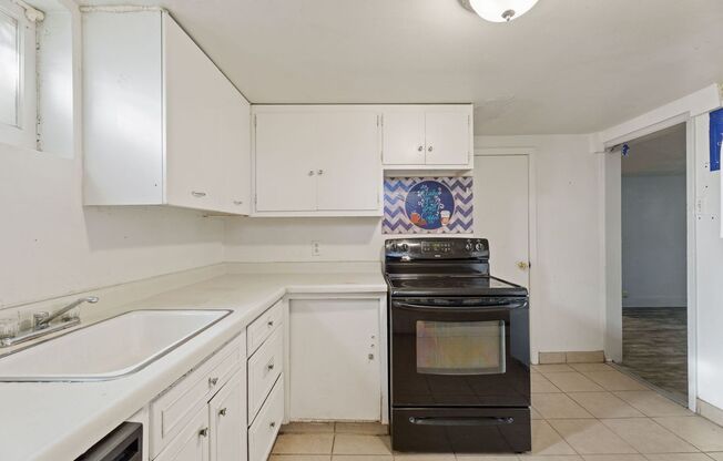 4 beds, 1 bath, $1,450, Unit 1820 11TH AVE UNIT 2