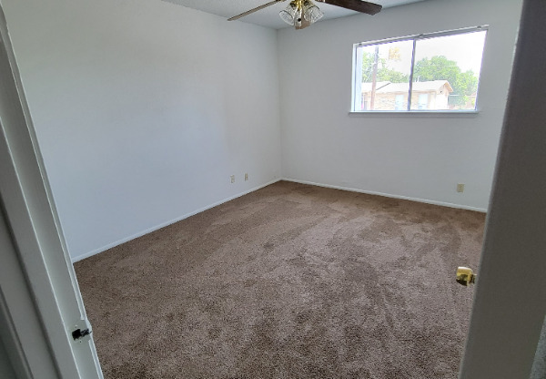 207 SPRUCEWOOD LN