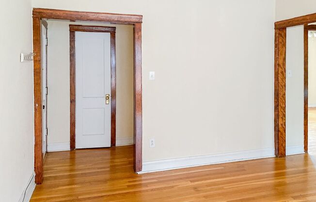 1 bed, 1 bath, 925 sqft, $1,750, Unit 3927-2