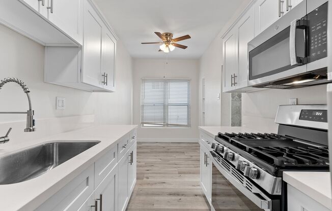 1 bed, 1 bath, 489 sqft, $1,695, Unit 726-04