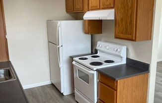 2 beds, 1 bath, $2,395, Unit K