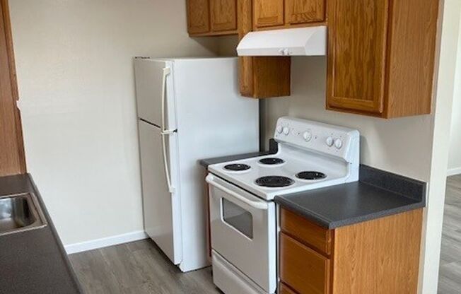 2 beds, 1 bath, $2,395, Unit K