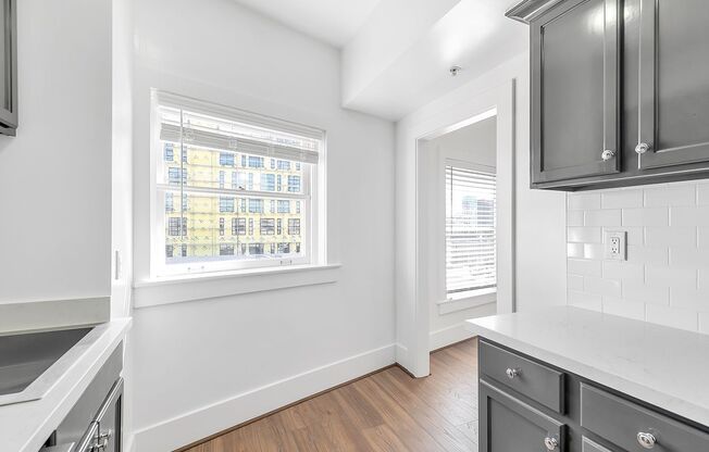 Studio, 1 bath, 375 sqft, $1,650, Unit 114