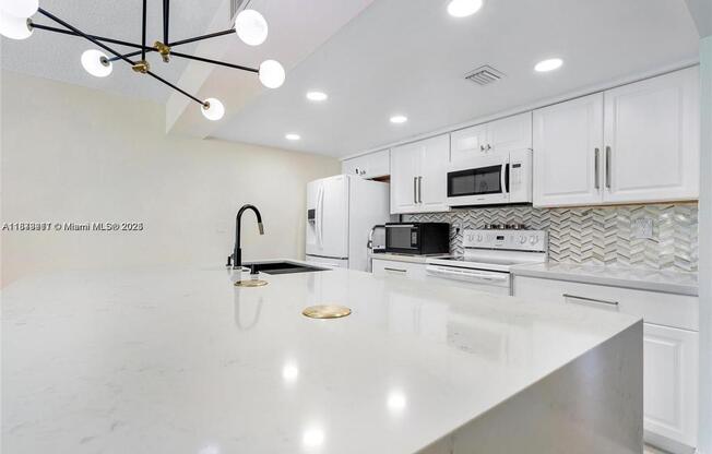 1281 W FAIRWAY RD