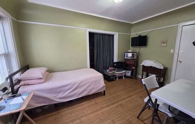 Studio, 1 bath, $795, Unit 29