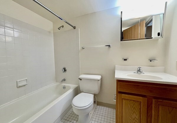 3 beds, 1 bath, 1,000 sqft, $4,500, Unit 1