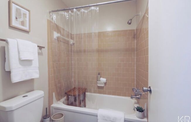 1 bed, 1 bath, 672 sqft, $1,175, Unit 2010-12