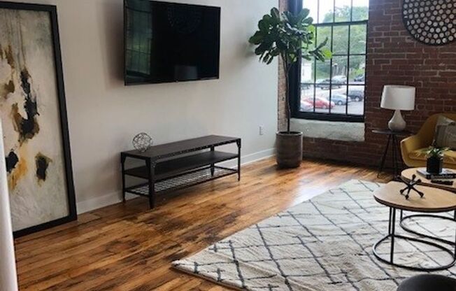 725 Branch Ave