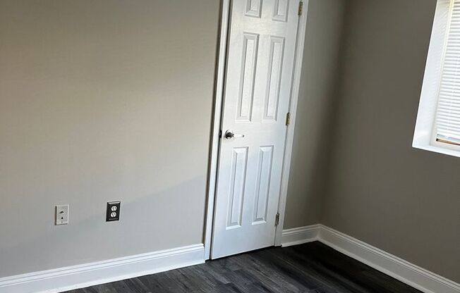 Renovated 2-Bedroom Apartment!!