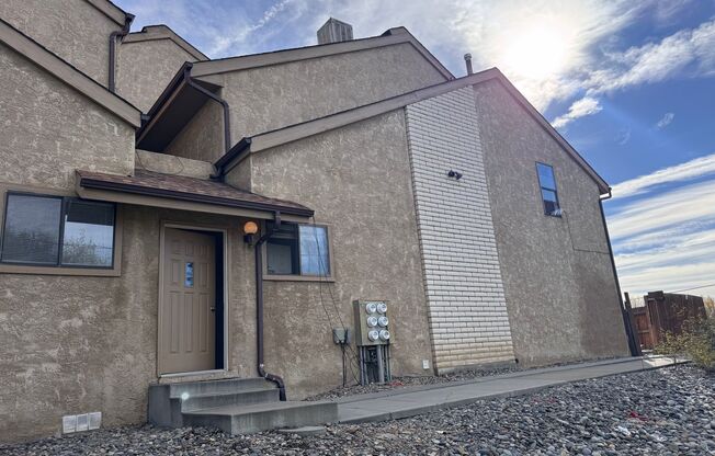Sunny and Cute 2 Story, 2Bed, 1.5Bath Townhouse in Grand Junction!!!!