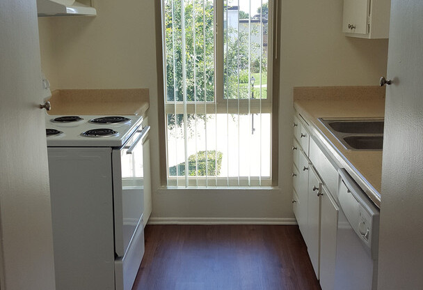 2 beds, 1 bath, 910 sqft, $2,525, Unit Q004