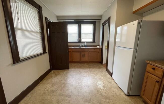 2 beds, 1 bath, $1,400, Unit Unit 1st Fl