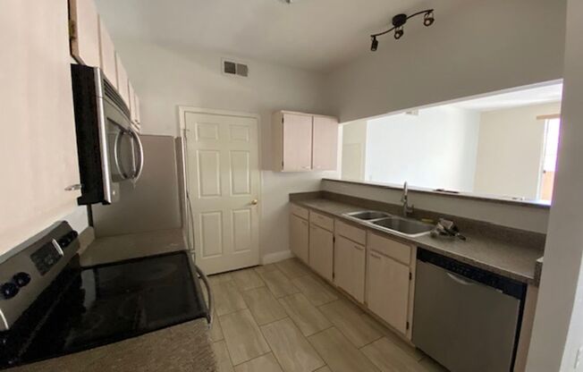 3 beds, 2 baths, $1,600