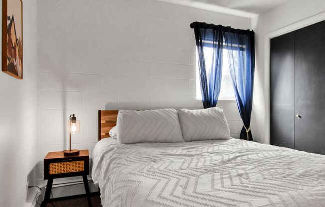 1 bed, 1 bath, $999, Unit 1803 S Cascade Ave. - Unit 21