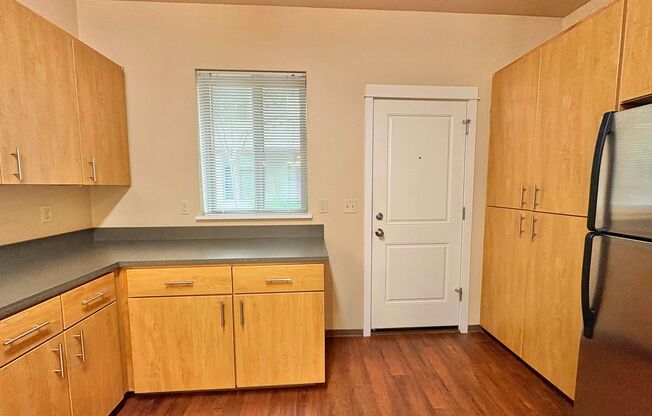 2 beds, 2.5 baths, 1,502 sqft, $1,995, Unit 13