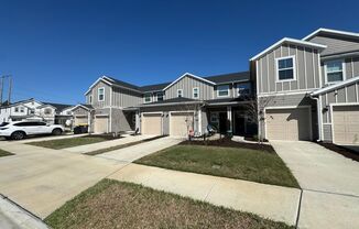 Spacious 3 Bed 2.5 Bath Townhome. Garage. Pet Friendly. Lawn Care Included. Minutes from Oakleaf Town Center!