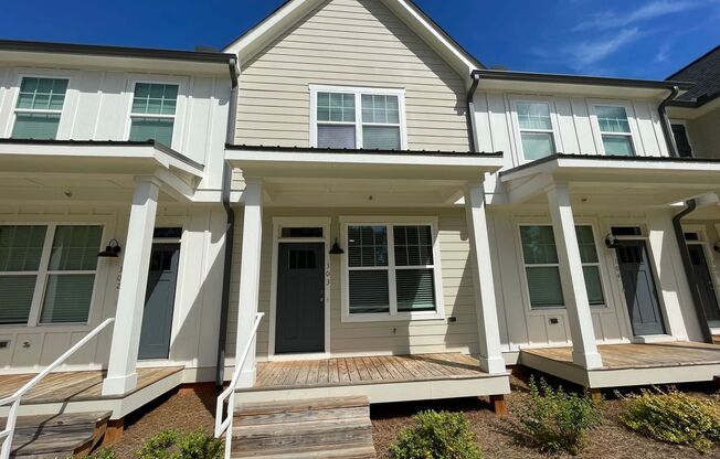 3 beds, 3.5 baths, 1,568 sqft, $2,385, Unit Unit 303