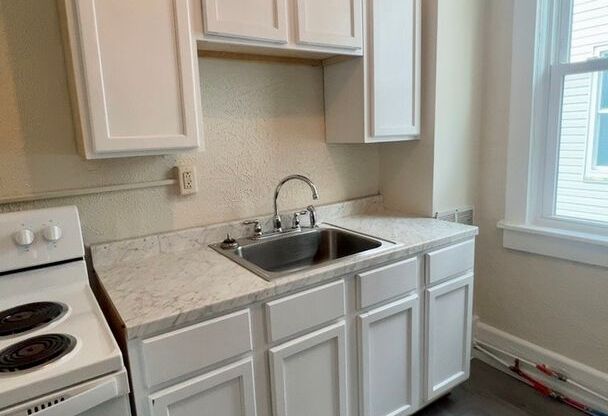 1 bed, 1 bath, 1,000 sqft, $550