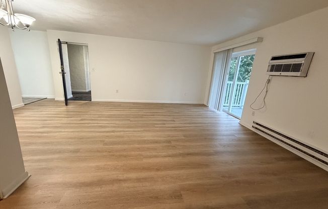 2 beds, 1 bath, $2,200, Unit 30