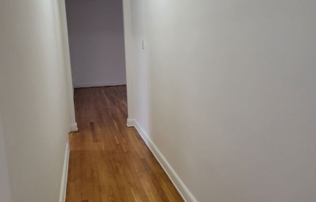 2 beds, 1 bath, 927 sqft, $1,530, Unit 00 - 21442D