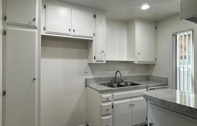 1 bed, 1 bath, 665 sqft, $2,125, Unit 82