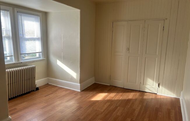 3 beds, 1 bath, $1,395, Unit Apt. 2