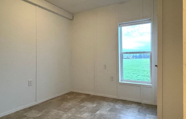 Manufactured House in the Country - Shed Included