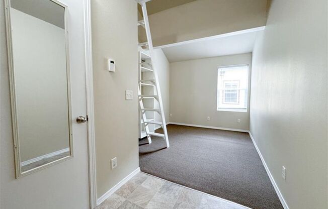 Studio, 1 bath, 137 sqft, $1,495, Unit 2E