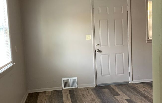 2 beds, 1 bath, $825, Unit Richland