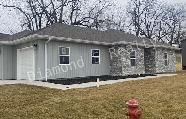 Gorgeous 4 Bedroom Ozark House Coming Early September!