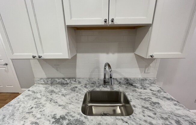 2 beds, 1 bath, $4,195, Unit 6