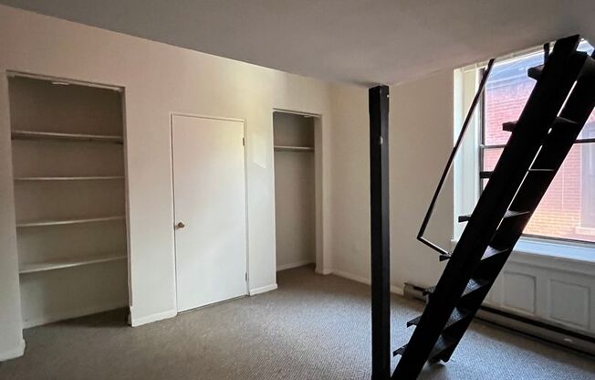1 bed, 1 bath, 428 sqft, $1,095, Unit 3305-2F