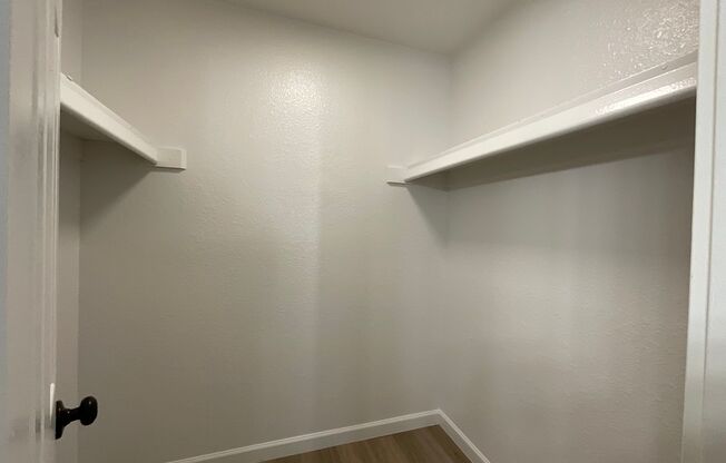 2 beds, 2 baths, 950 sqft, $1,400, Unit 212