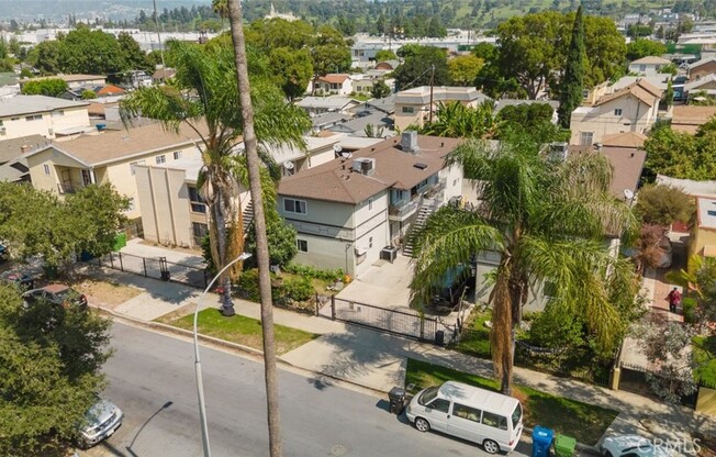 3131 PERLITA AVE
