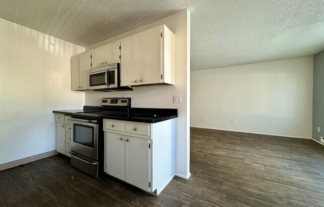 2 beds, 1 bath, 850 sqft, $1,499, Unit 26
