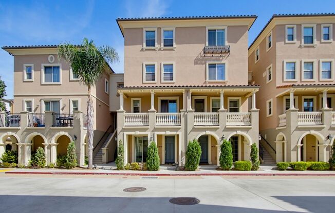 4 Bedroom Townhome in the Promenade at Spectrum Community