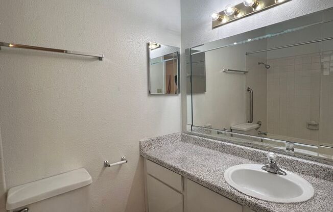 2 beds, 2 baths, 1,000 sqft, $1,315, Unit 811