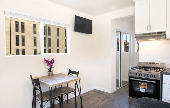 Studio, 1 bath, 126 sqft, $1,237.5, Unit 124