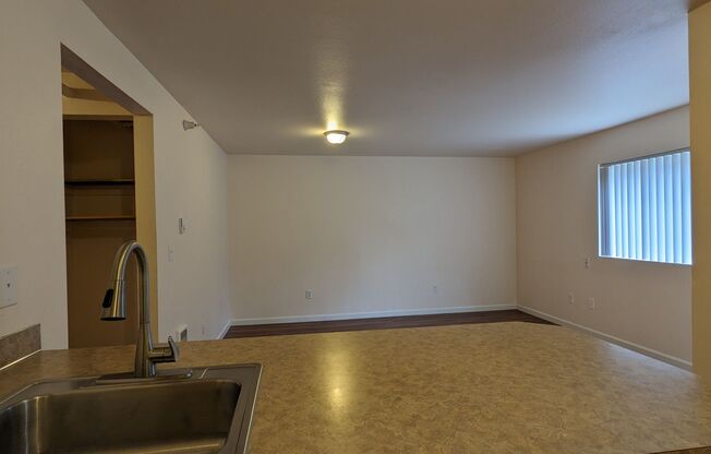 2 beds, 1 bath, 750 sqft, $1,425, Unit 26