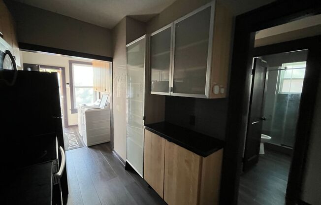 1 bed, 1.5 baths, $1,200, Unit Unit 2