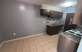 2 beds, 2 baths, 1,000 sqft, $700, Unit B